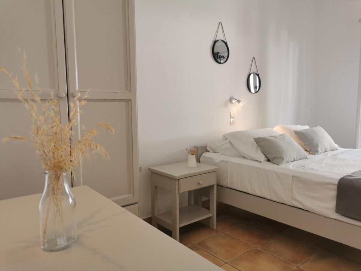 Helen'S Minimal Studios & Apartments Alikí Exteriör bild
